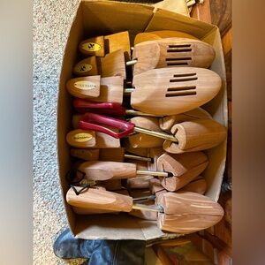 Cedar Shoe Tree Set Men’s 10-11, thirteen sets (and one right foot extra)